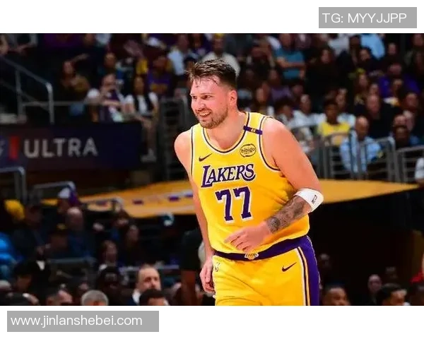 NBA球星与足球明星跨界碰撞瞬间 谁能在球场之外展现更强魅力